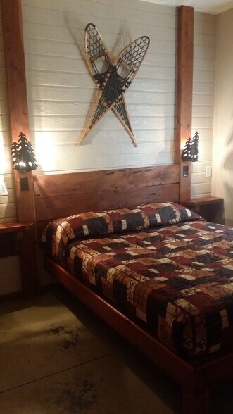 More Photos Of 105 E Court Dr, Merrill Hotel For Sale