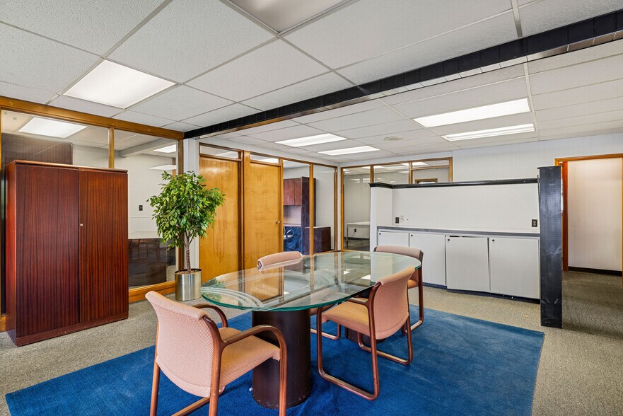 More Photos Of 6351 Transit Rd, Lancaster Office For Sale