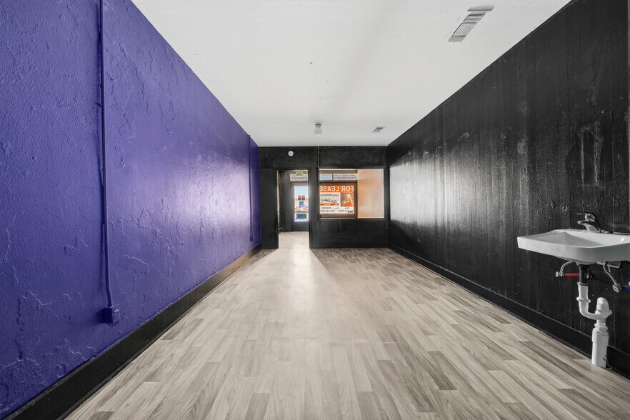 More Photos Of 105 E Franklin St, Hillsboro Storefront For Lease