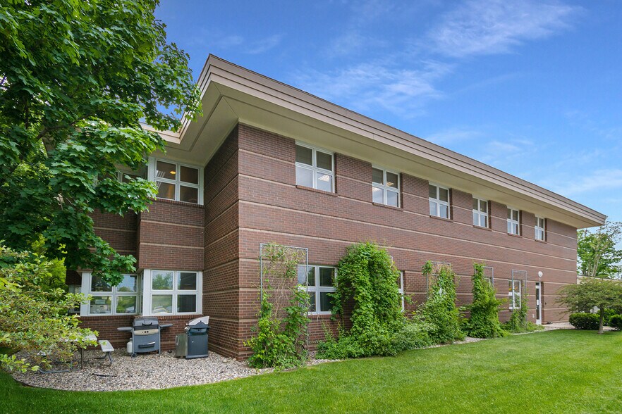 More Photos Of 7953 Adobe Rd, Kalamazoo Office For Sale