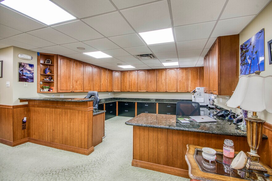 More Photos Of 2662-2698 SE Willoughby Blvd, Stuart Office For Sale