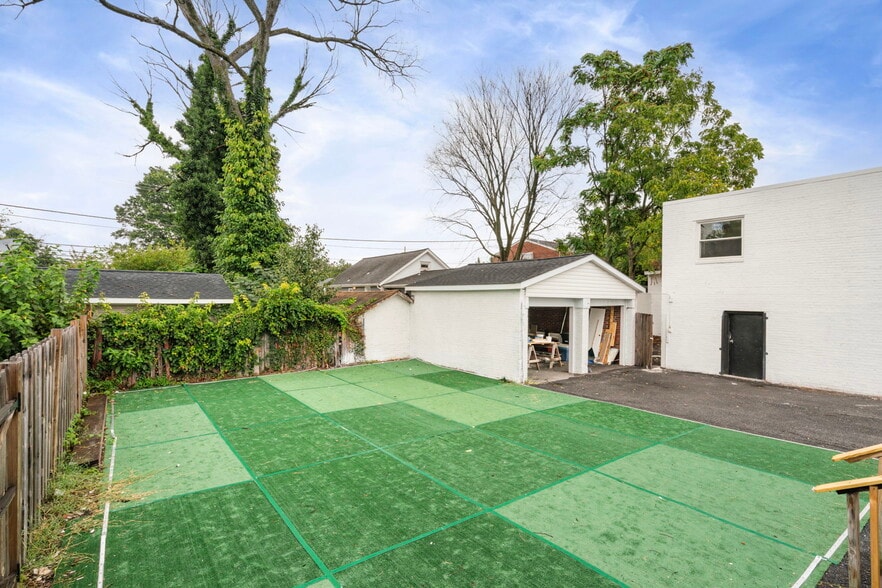 More Photos Of 4928 Marlboro Pike, Capitol Heights General Retail For Lease