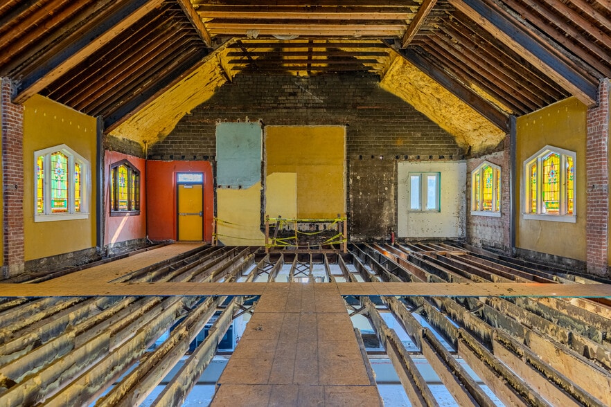 More Photos Of 1001 Hosbrook St, Indianapolis Religious Facility For Sale