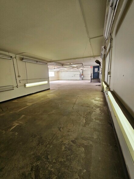 More Photos Of 340 Lake Ave, Rochester Light Distribution For Lease