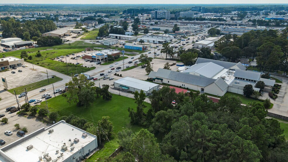 More Photos Of 409 Rayford Rd, Spring Freestanding For Sale