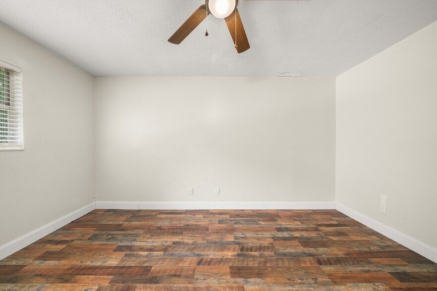 More Photos Of 1000 S Lake Anoka Blvd, Avon Park Multifamily For Sale