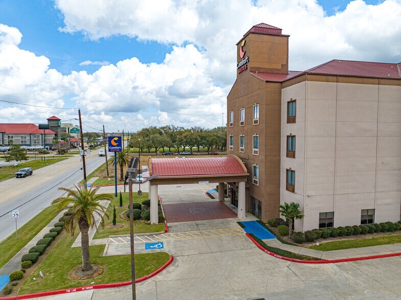 More Photos Of 5955 Walden Rd, Beaumont Hotel For Sale