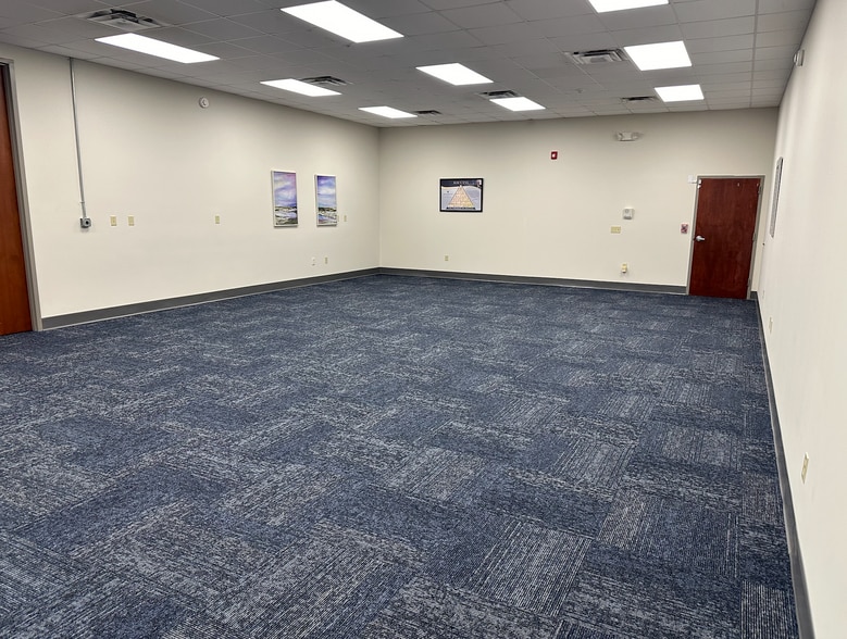 More Photos Of 33 Park Of Commerce Way, Savannah Medical For Lease