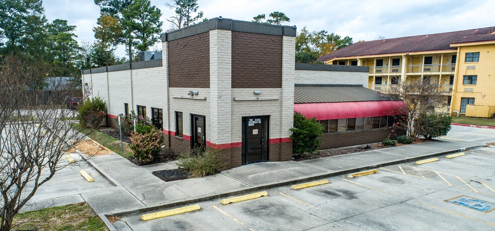 More Photos Of 28669 N Freeway, Spring Land For Lease