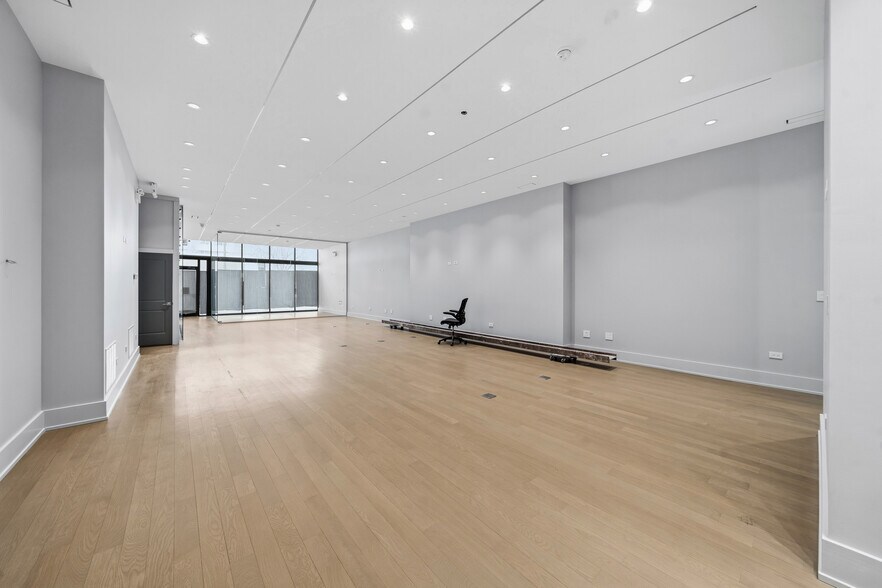 More Photos Of 619 W Randolph St, Chicago Restaurant For Sale