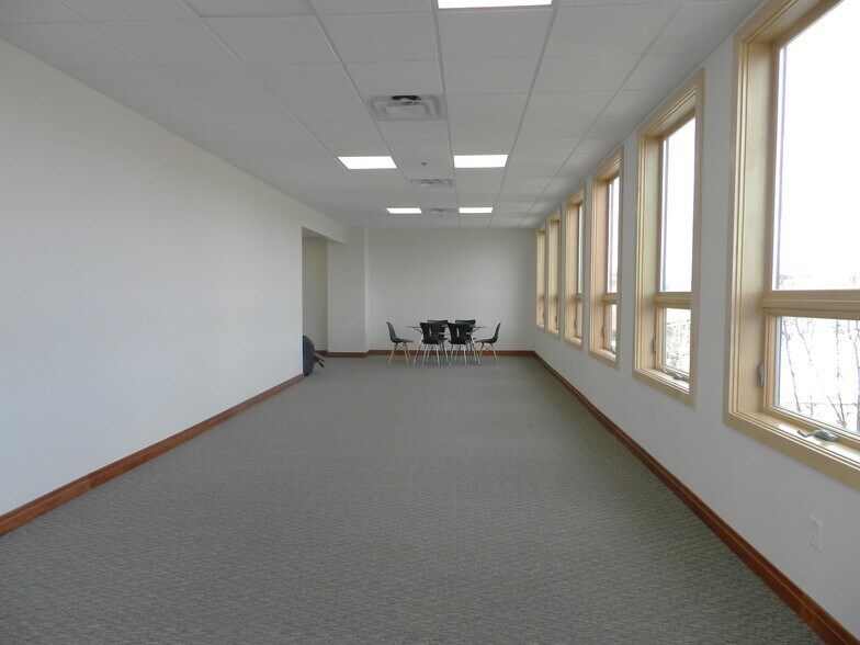 More Photos Of 1404 Hawk Pky, Montrose Medical For Lease