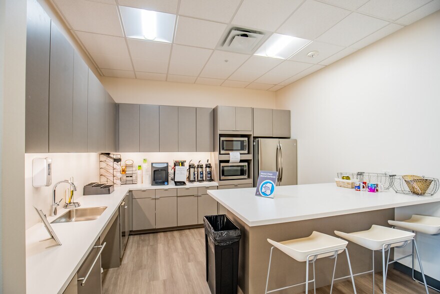 More Photos Of 5000 Headquarters Dr, Plano Office For Lease