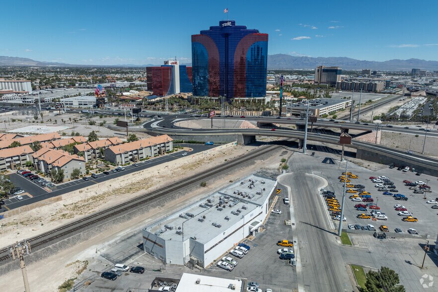 More Photos Of 4285 Polaris Ave, Las Vegas Office For Lease