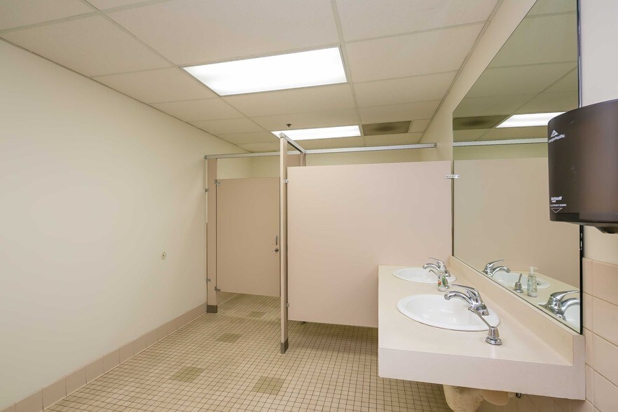 More Photos Of 2417 Beverly Blvd, Los Angeles Office For Lease