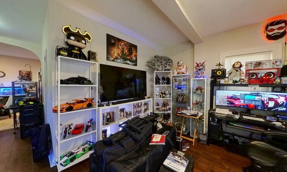 More Photos Of 71 Honiss St, Belleville Apartments For Sale
