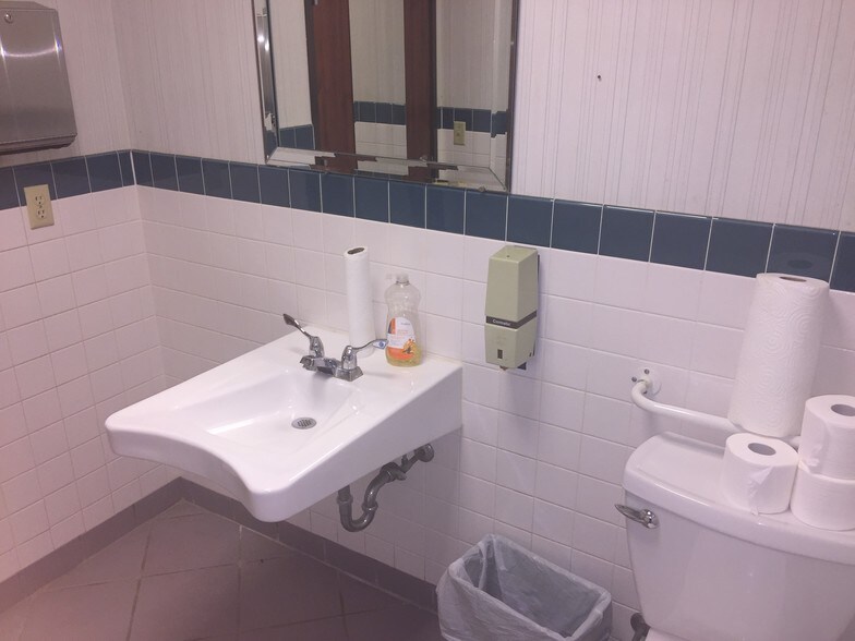 More Photos Of 30 Kinsey Rd, Xenia Light Distribution For Sale