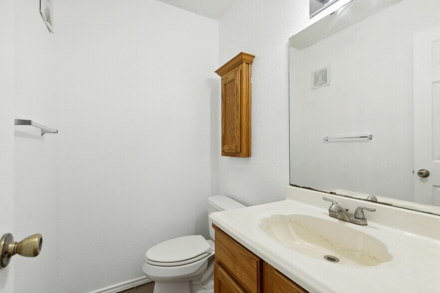 More Photos Of 113 Coad St, Fort Worth Office For Lease
