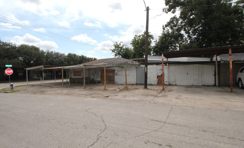 More Photos Of 2405 Tidwell Rd, Houston Freestanding For Sale