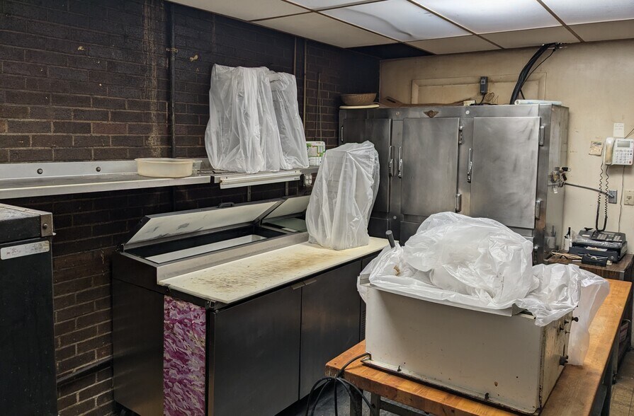 More Photos Of 219 1/2 Tompkins St, Cortland Freestanding For Sale