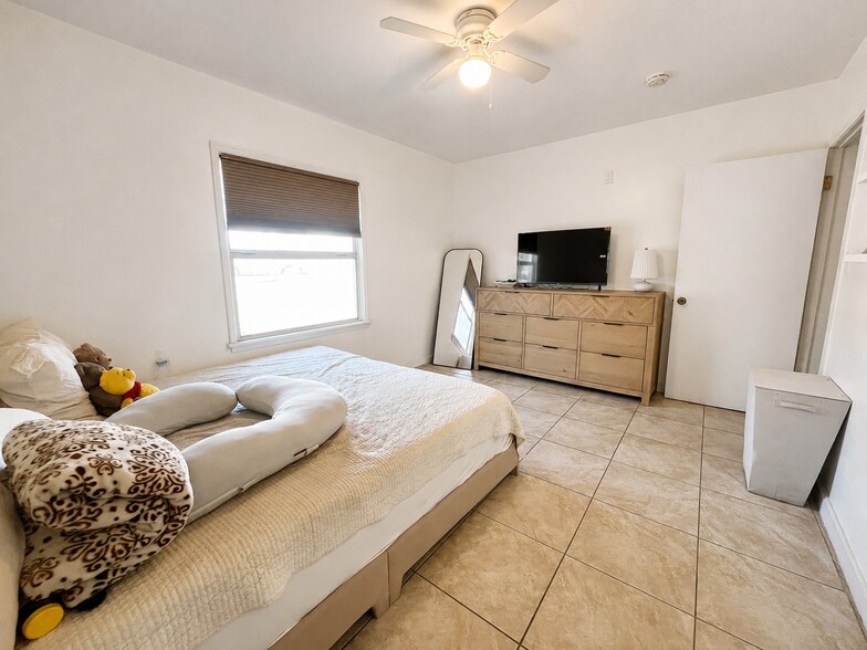 More Photos Of 1507 Pearl St, Bakersfield Apartments For Sale