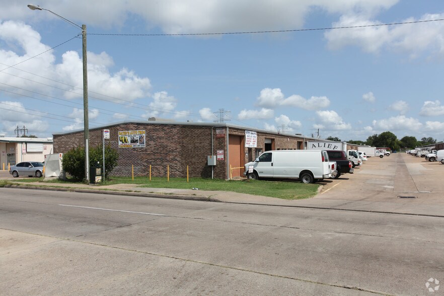 More Photos Of 11430 Bissonnet St, Houston Warehouse For Lease