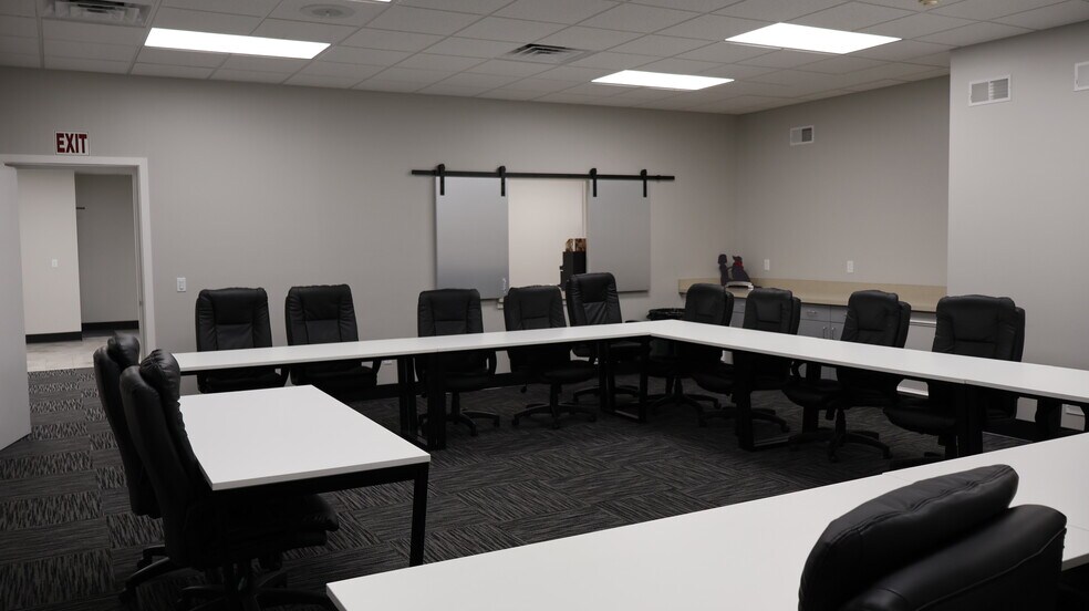 More Photos Of 6330-6332 Flank Dr, Harrisburg Flex For Lease