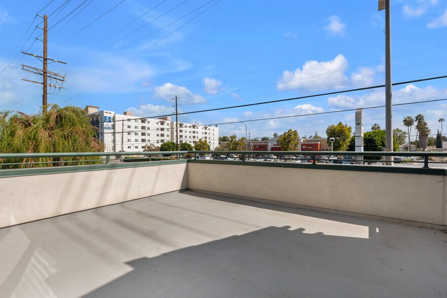 More Photos Of 6445 Sepulveda Blvd, Van Nuys Office For Lease