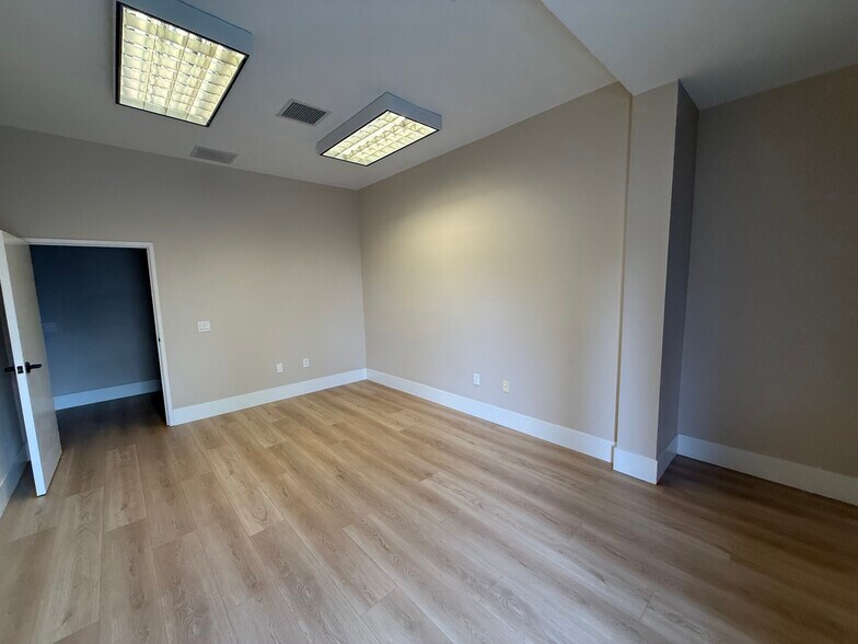 More Photos Of 450 S Lone Hill Ave, San Dimas Warehouse For Lease