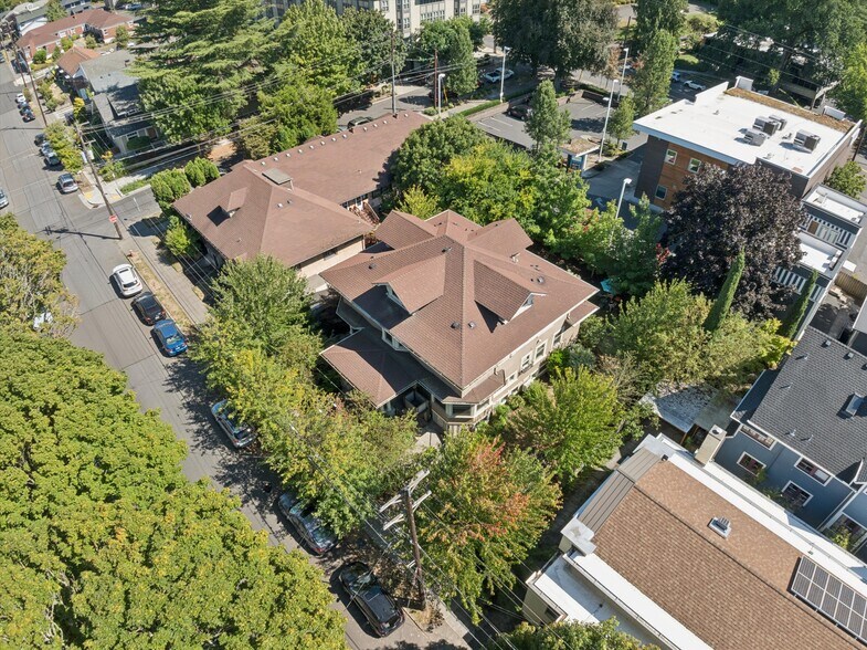 More Photos Of 2520 SE Madison St, Portland Apartments For Sale