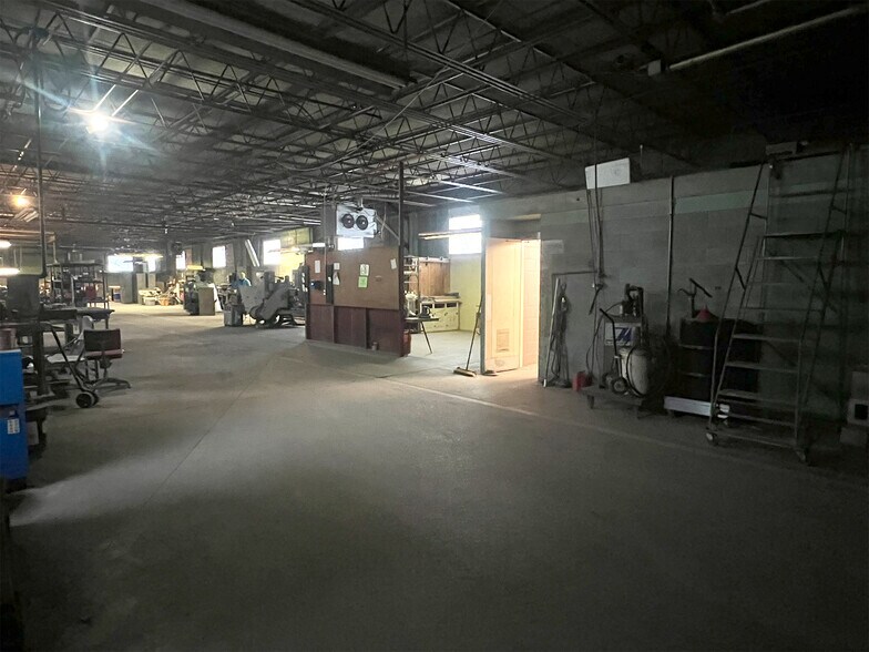 More Photos Of 1040 W 12th St, Erie Manufacturing For Sale