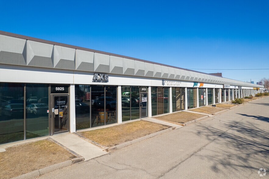More Photos Of 5901-5923 3rd St SE, Calgary Light Distribution For Lease