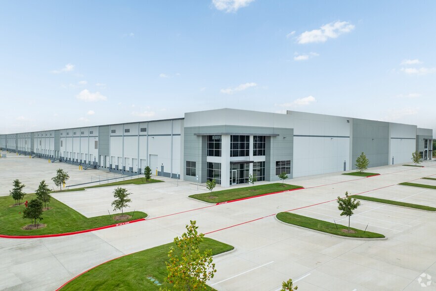 More Photos Of 715 SE Loop 410, San Antonio Manufacturing For Sale