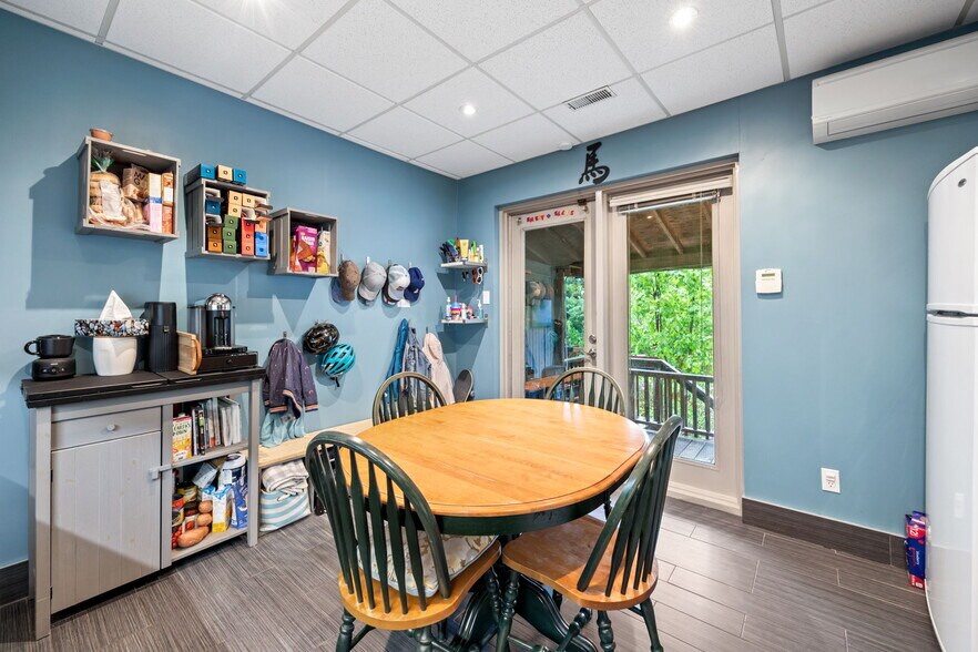 More Photos Of 1611 Bloor St W, Toronto Storefront Retail Office For Sale