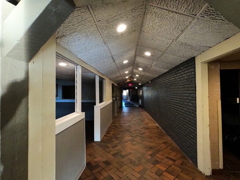 More Photos Of 2006-2024 S Airport Rd W, Traverse City Freestanding For Lease