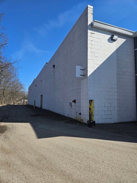 More Photos Of 15977-15981 State Route 170, Calcutta Freestanding For Lease