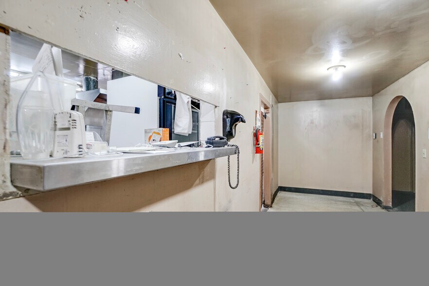 More Photos Of 1825 E Vista Way, Vista Restaurant For Sale