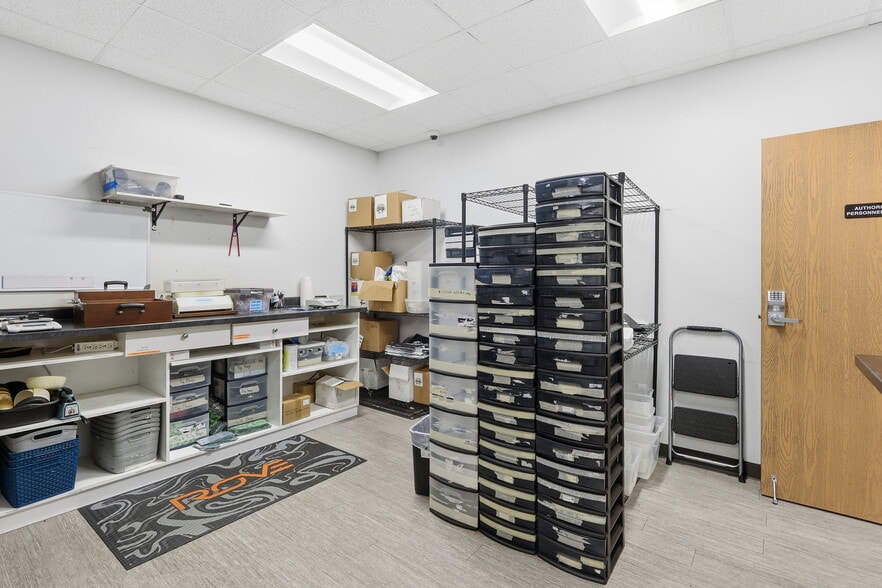 More Photos Of 228 North Ave, Battle Creek Freestanding For Sale