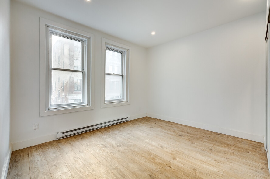 More Photos Of 301-311 St De L'église, Montréal Storefront Retail Office For Sale