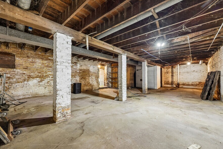 More Photos Of 2710-2712 17th St, Racine Storefront Retail Residential For Sale