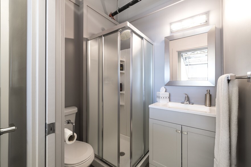 More Photos Of 618 E Kent Ave S, Vancouver Light Distribution For Sale