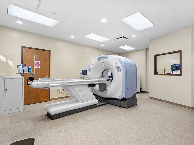 More Photos Of 4706 New Horizons Blvd, Appleton Medical For Sale