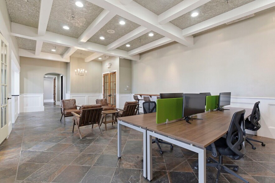 More Photos Of 1531 E Bradford Pky, Springfield Medical For Lease