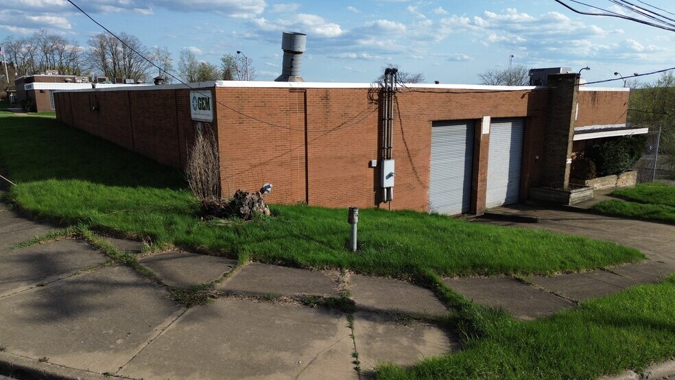 More Photos Of 15 S Worthington St, Youngstown Warehouse For Sale