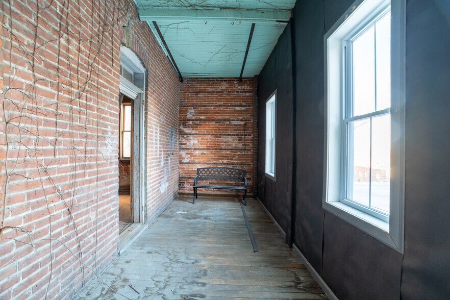 More Photos Of 217 W Main St, Washington General Retail For Sale