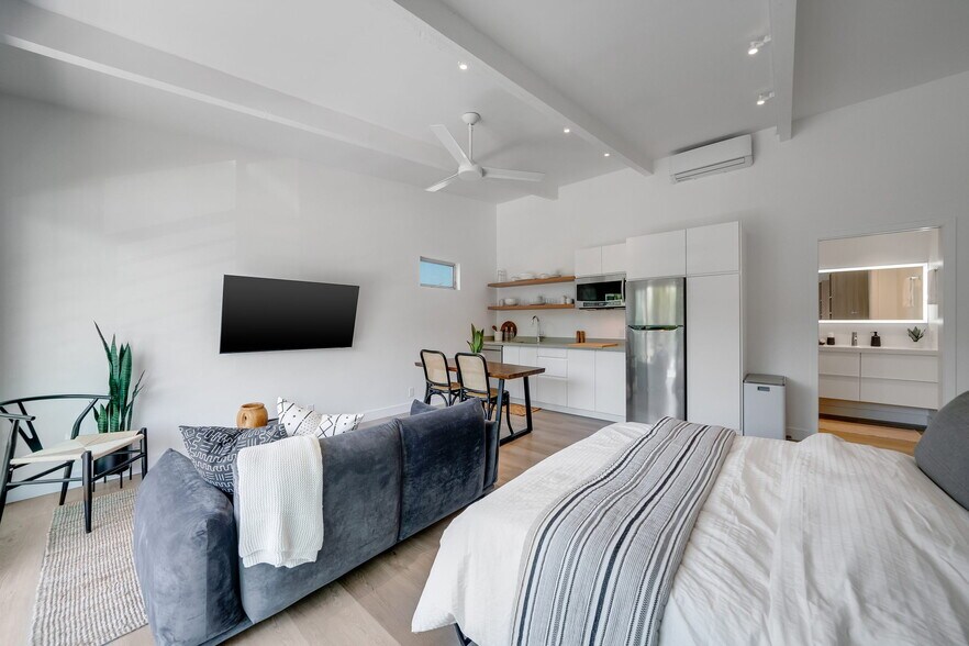 More Photos Of 2602 Pacific Ave, Venice Apartments For Sale