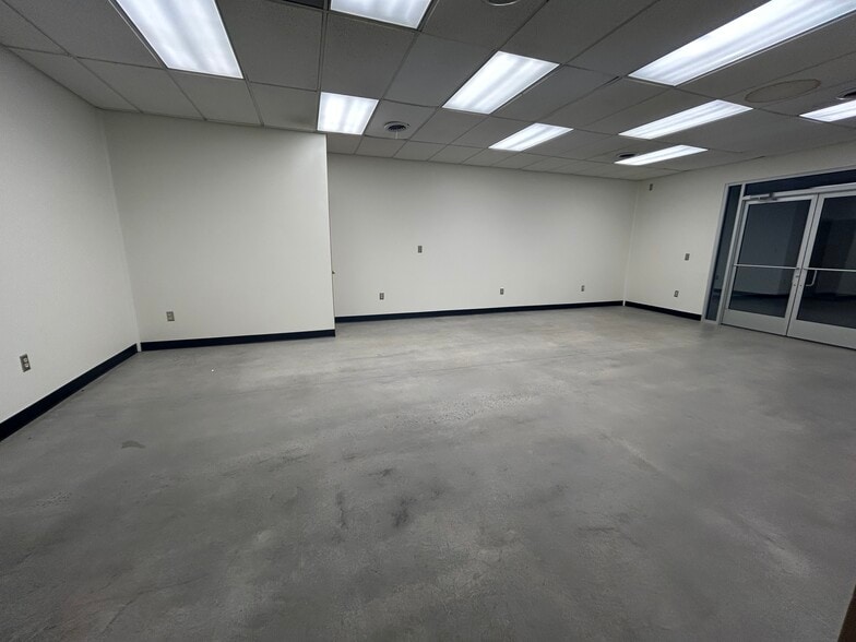 More Photos Of 10737 Dutchtown Rd, Knoxville Freestanding For Lease