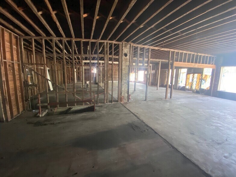 More Photos Of 4040 SE Division St, Portland Warehouse For Sale