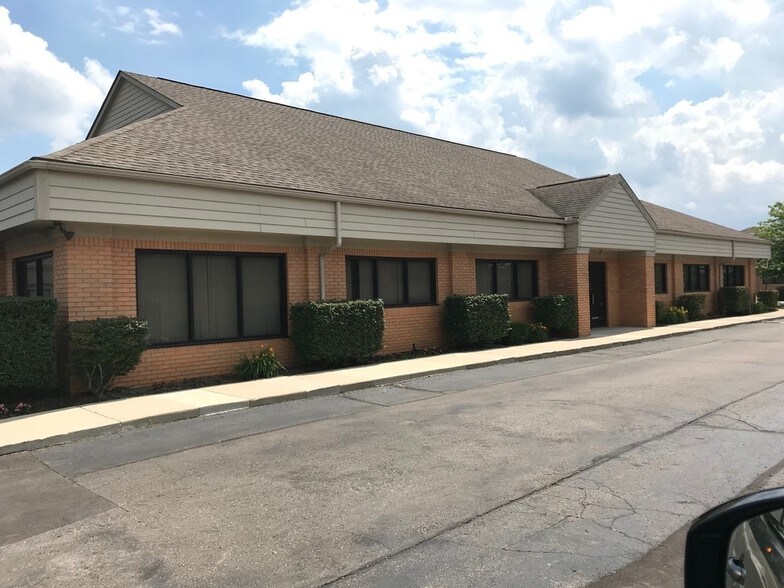More Photos Of 5757 W Maple Rd, West Bloomfield Medical For Sale