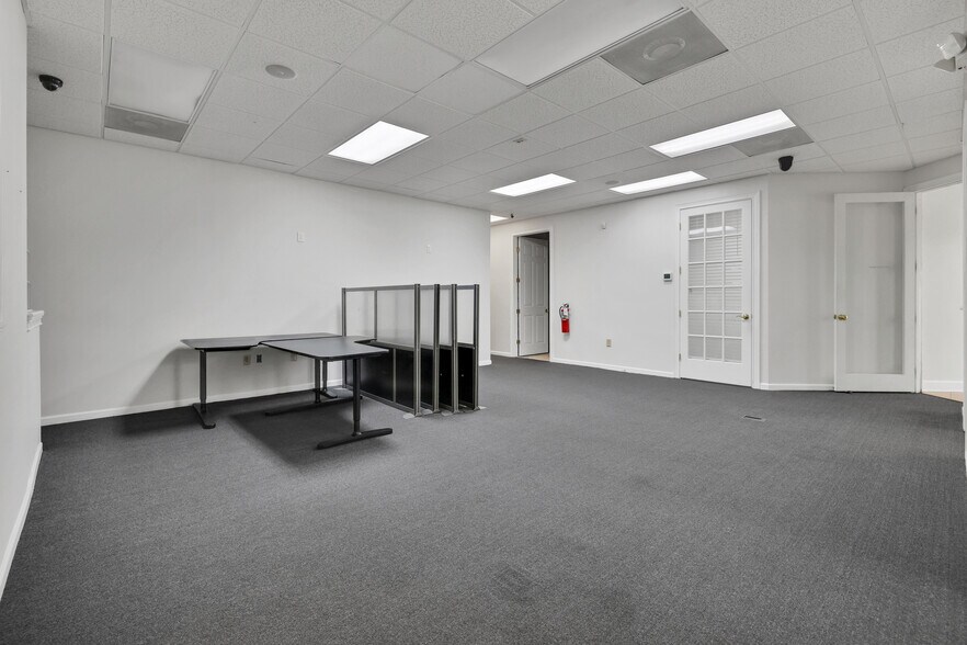 More Photos Of 7700 Square Lake Blvd, Jacksonville Office For Lease