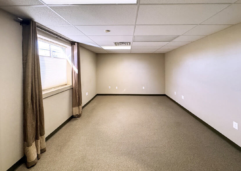 More Photos Of 2511-2517 Wyoming Blvd NE, Albuquerque Office For Sale